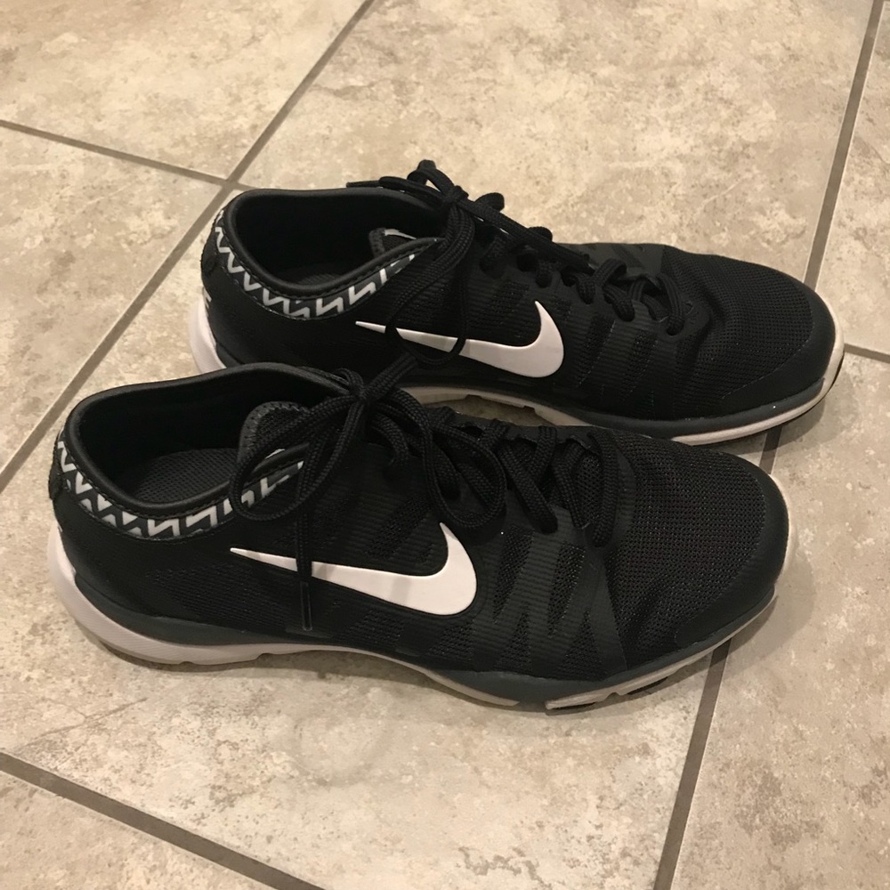 Nike tennis shoes
